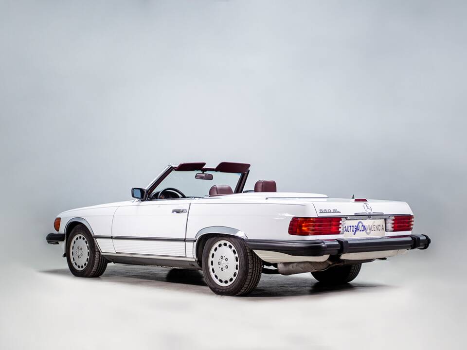 Image 18/48 of Mercedes-Benz 560 SL (1988)