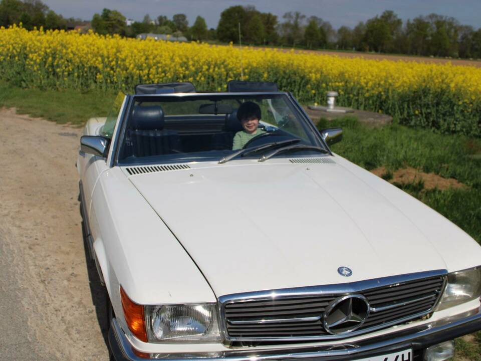 Image 6/16 de Mercedes-Benz 380 SL (1983)