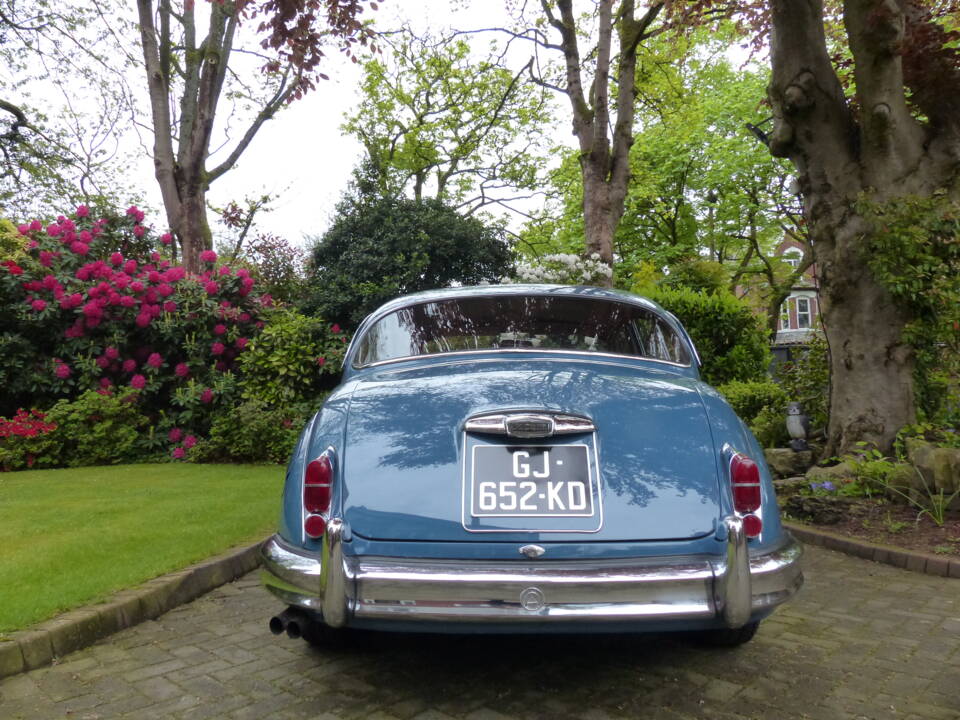 Image 3/19 of Jaguar Mk II 3.8 (1964)