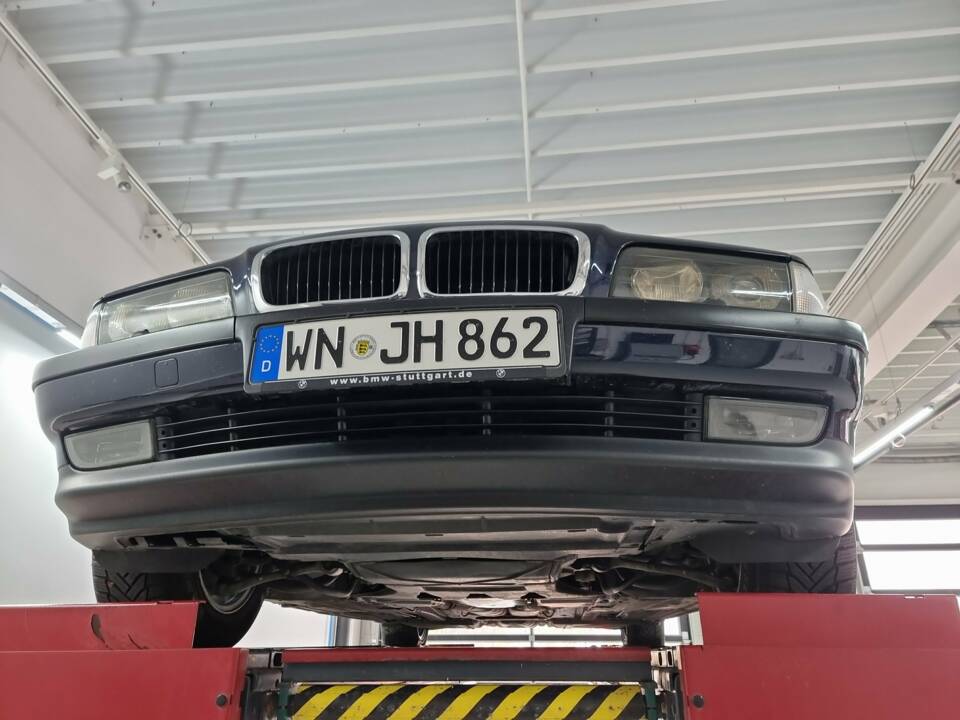 Image 24/58 of BMW 750i (1997)