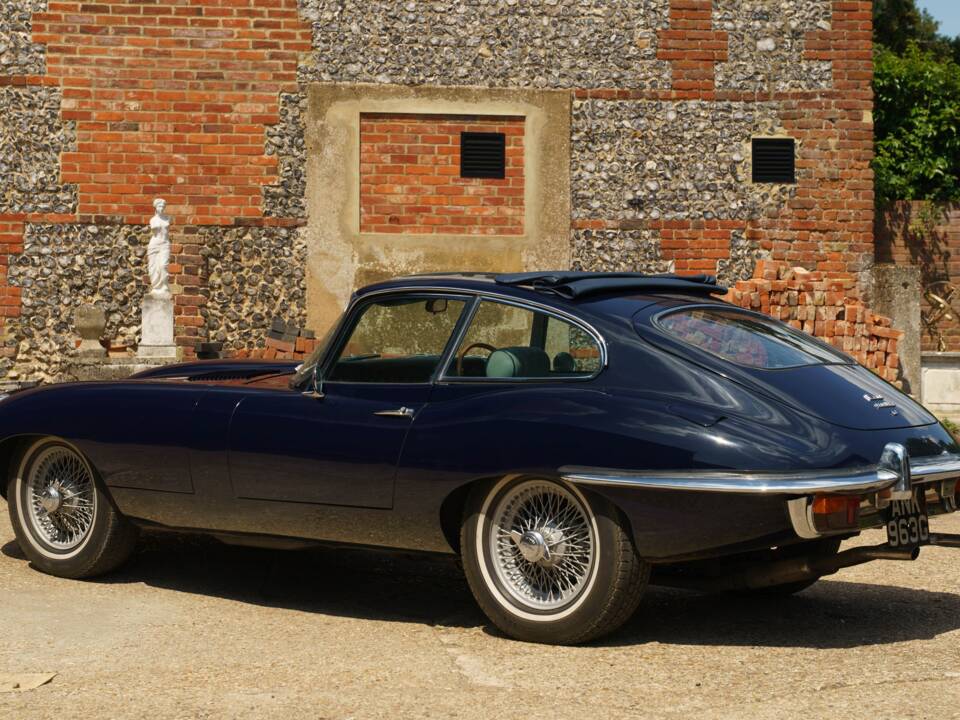 Image 3/35 de Jaguar E-Type (1968)
