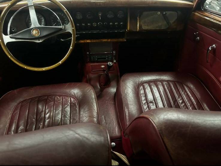 Image 6/6 of Jaguar Mk II 3.8 (1962)