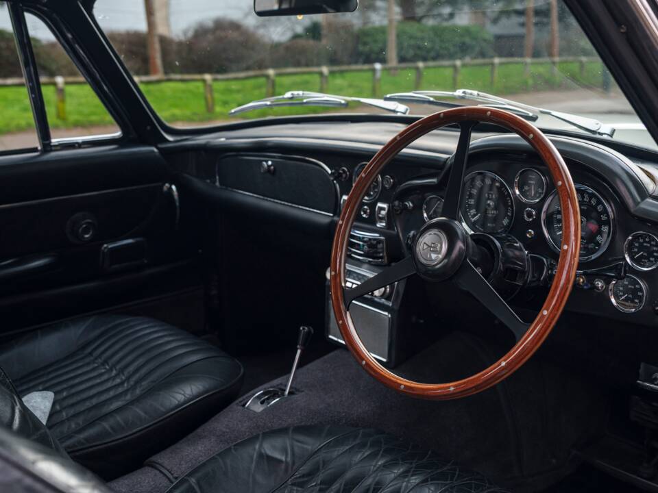 Bild 15/27 von Aston Martin DB 6 Mk II (1971)