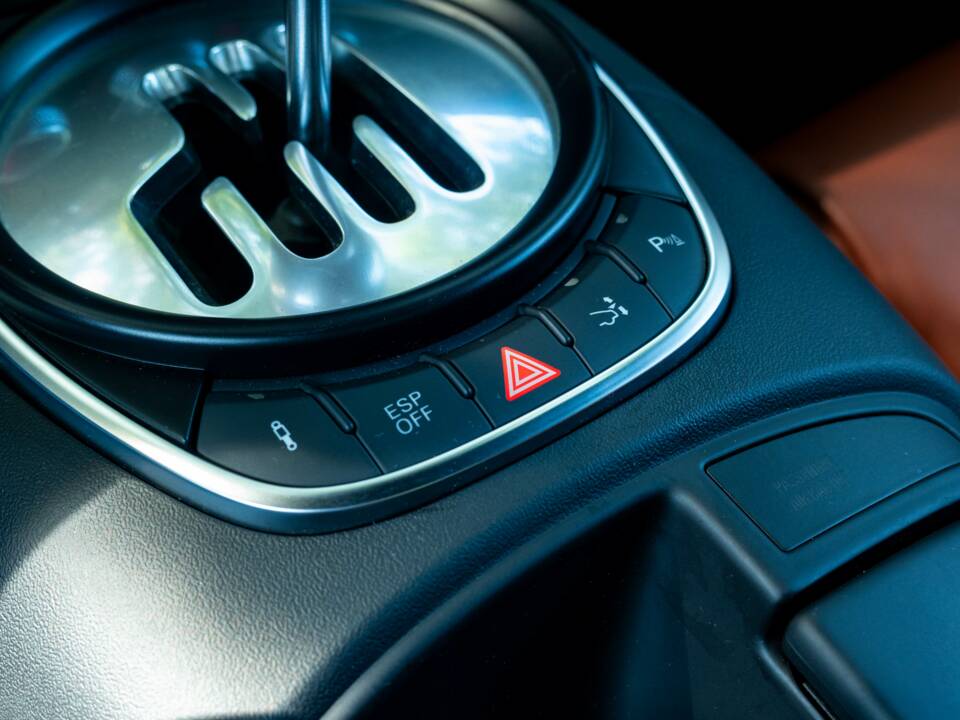 Image 26/33 of Audi R8 (2007)