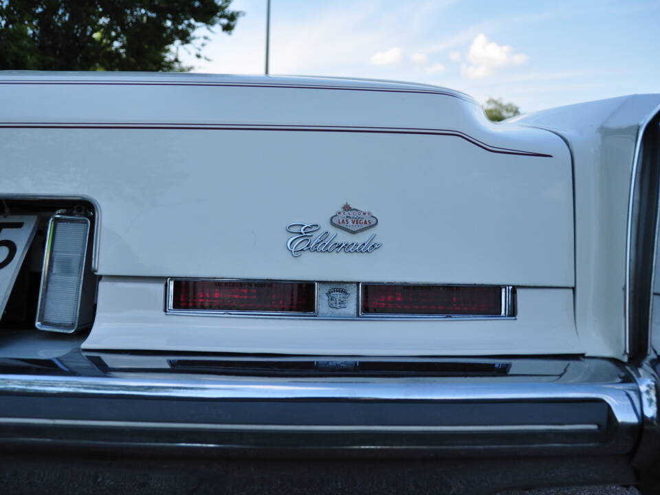 Image 17/75 of Cadillac Fleetwood Eldorado Convertible (1975)