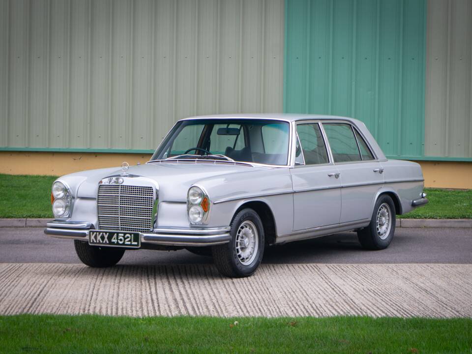 Immagine 7/34 di Mercedes-Benz 300 SEL 3.5 (1972)