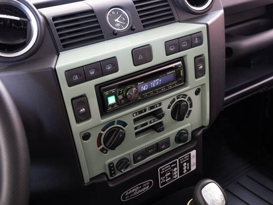 Image 14/36 of Land Rover Defender (2016)