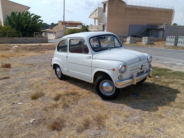 Image 3/7 de FIAT 600 D (1964)