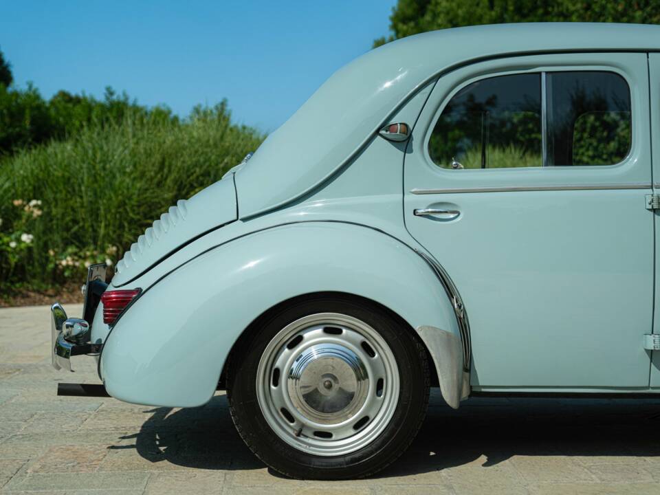 Image 28/50 of Renault 4 CV (1957)