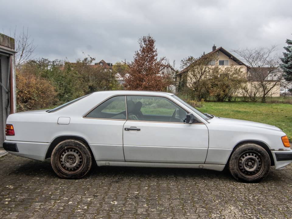 Image 2/13 of Mercedes-Benz 300 CE (1989)
