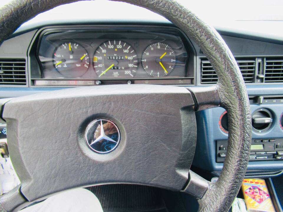 Bild 18/25 von Mercedes-Benz 190 D 2.5 (1986)