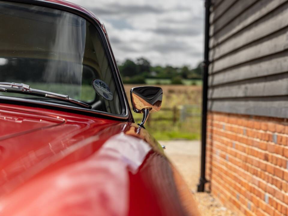 Bild 21/50 von Aston Martin DB 6 Vantage (1969)