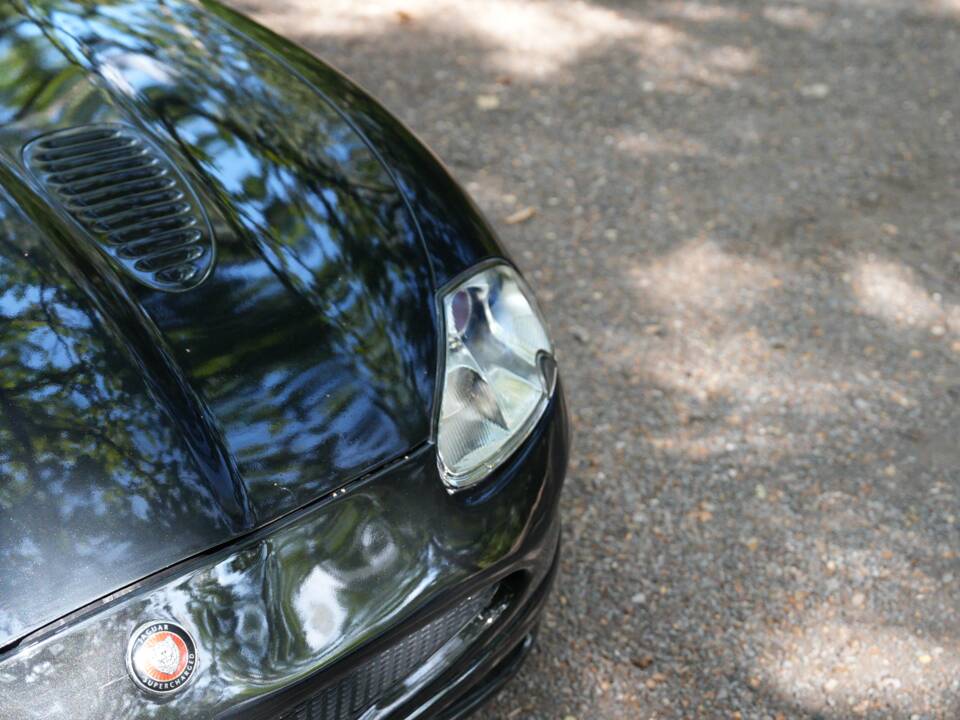 Image 21/50 of Jaguar XKR (1998)