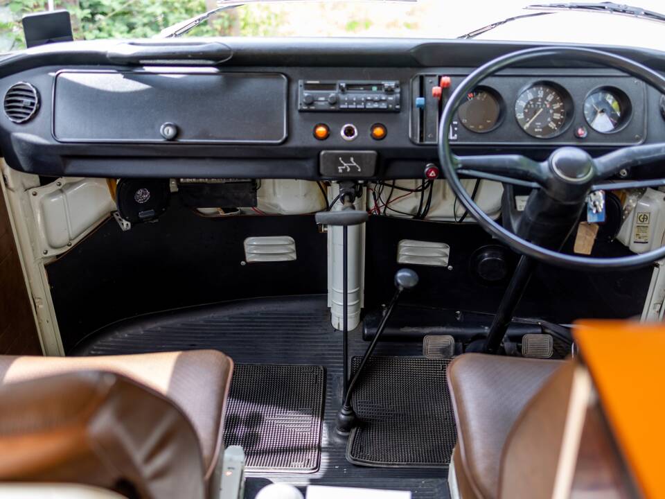 Image 5/47 of Volkswagen T2b Camper (1977)