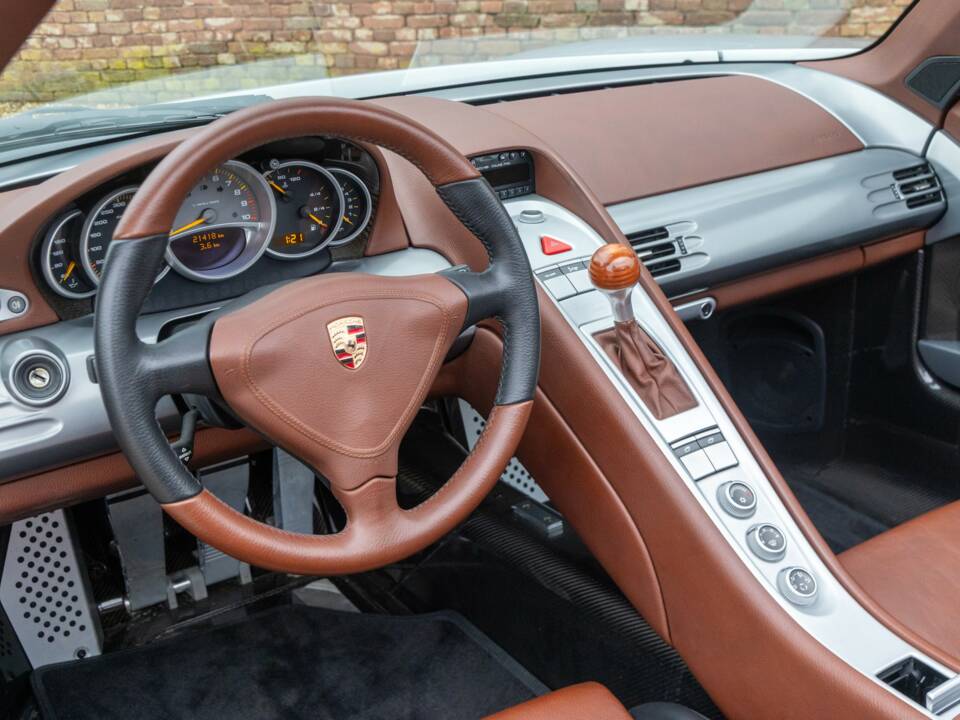 Image 3/50 de Porsche Carrera GT (2005)