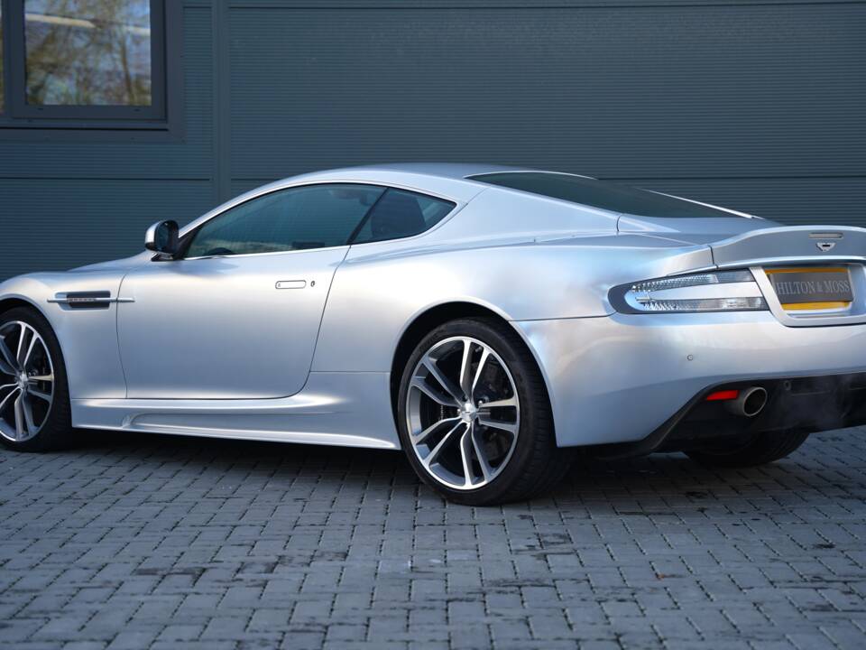 Immagine 2/50 di Aston Martin DBS (2011)