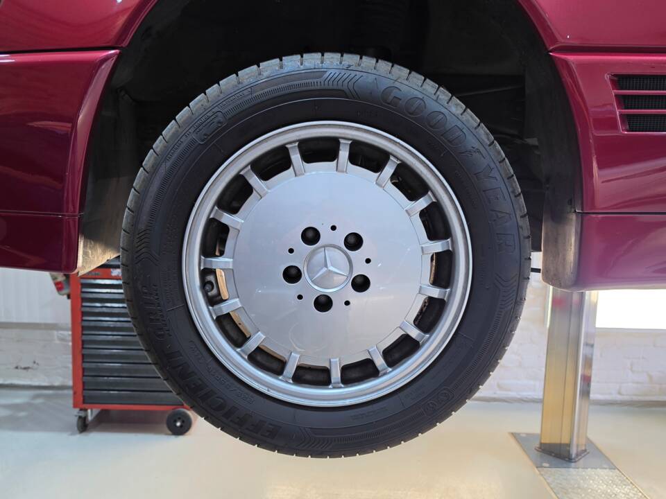 Image 31/100 of Mercedes-Benz 300 SL-24 (1991)