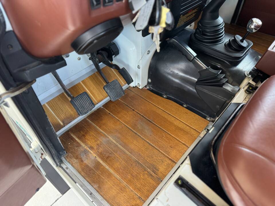 Bild 29/61 von Land Rover Defender 90 Td5 (2000)