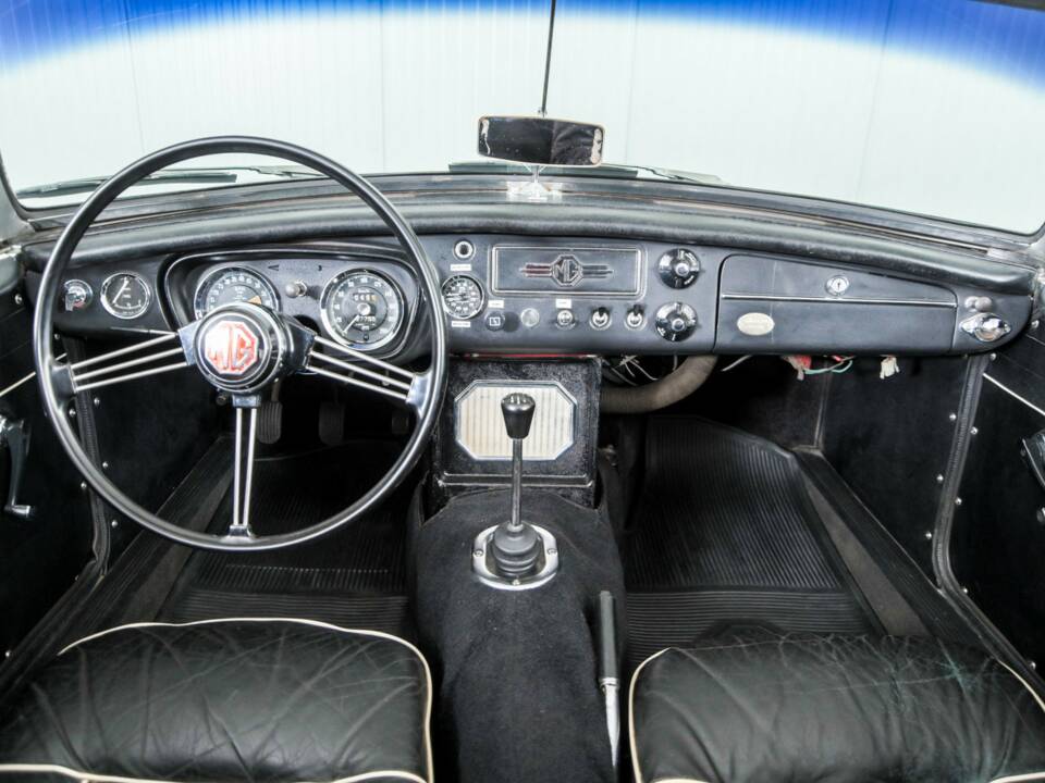 Afbeelding 7/50 van MG MGB (1965)