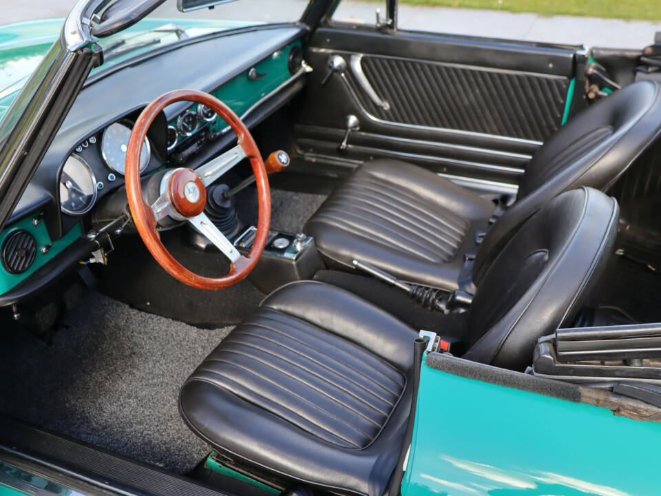 Image 6/50 of Alfa Romeo 1750 Spider Veloce (1969)