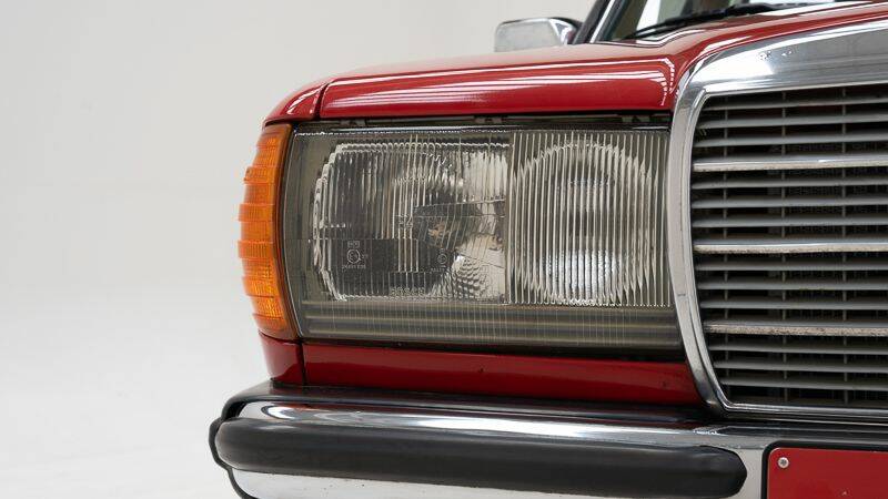 Image 14/15 of Mercedes-Benz 300 TD (1980)