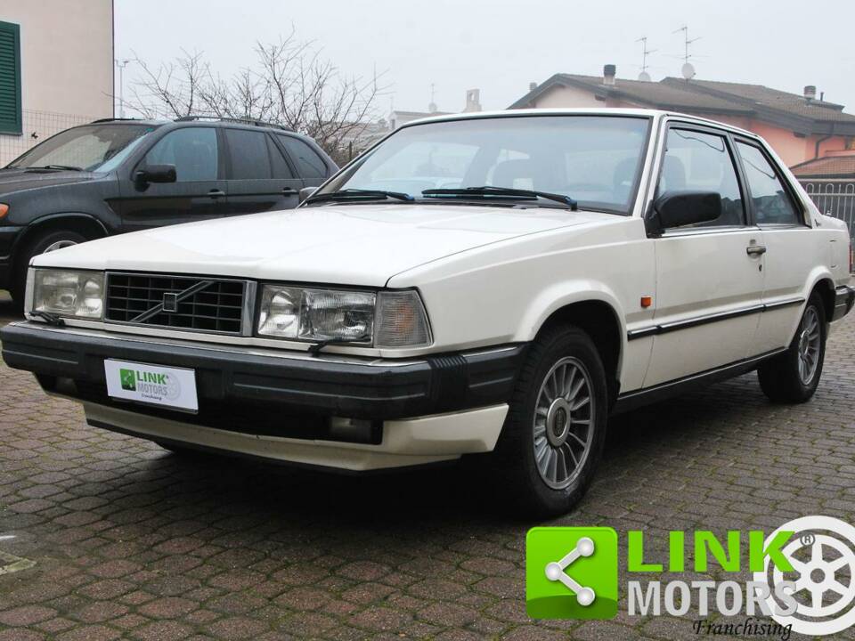 Image 1/10 of Volvo 780 Bertone (1987)