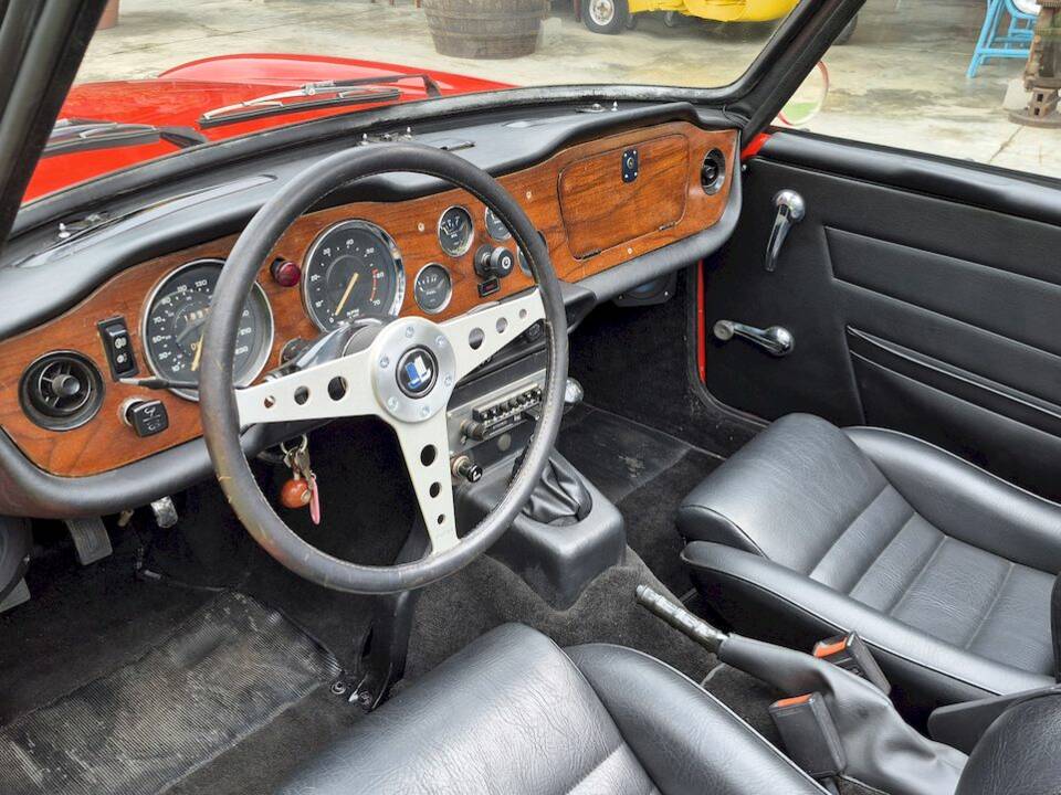 Immagine 30/81 di Triumph TR 6 (1973)