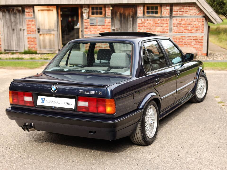 Image 8/82 of BMW 325ix (1989)