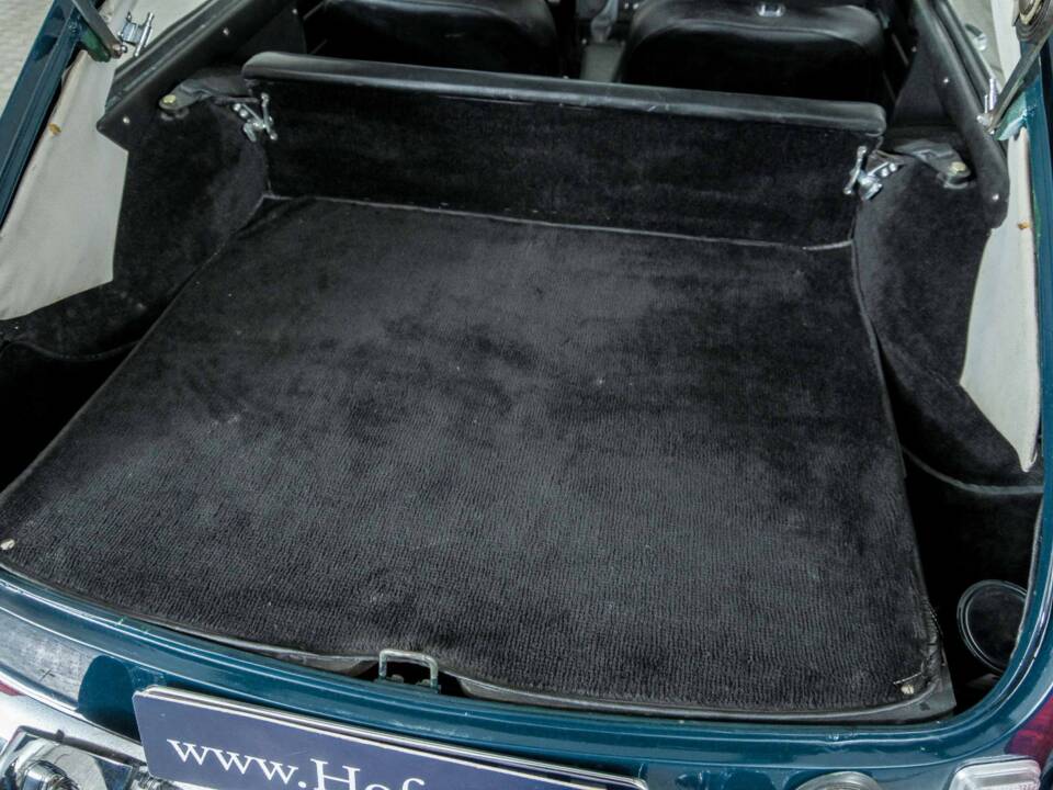 Imagen 37/50 de MG MGB GT (1972)