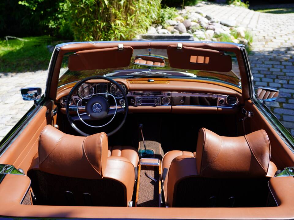 Image 8/11 of Mercedes-Benz 280 SL (1969)