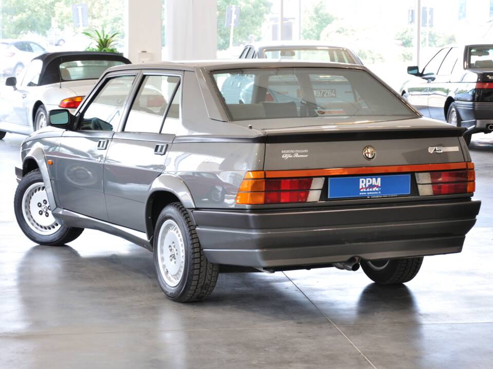 Image 3/34 de Alfa Romeo 75 2.0 Twin Spark (1987)