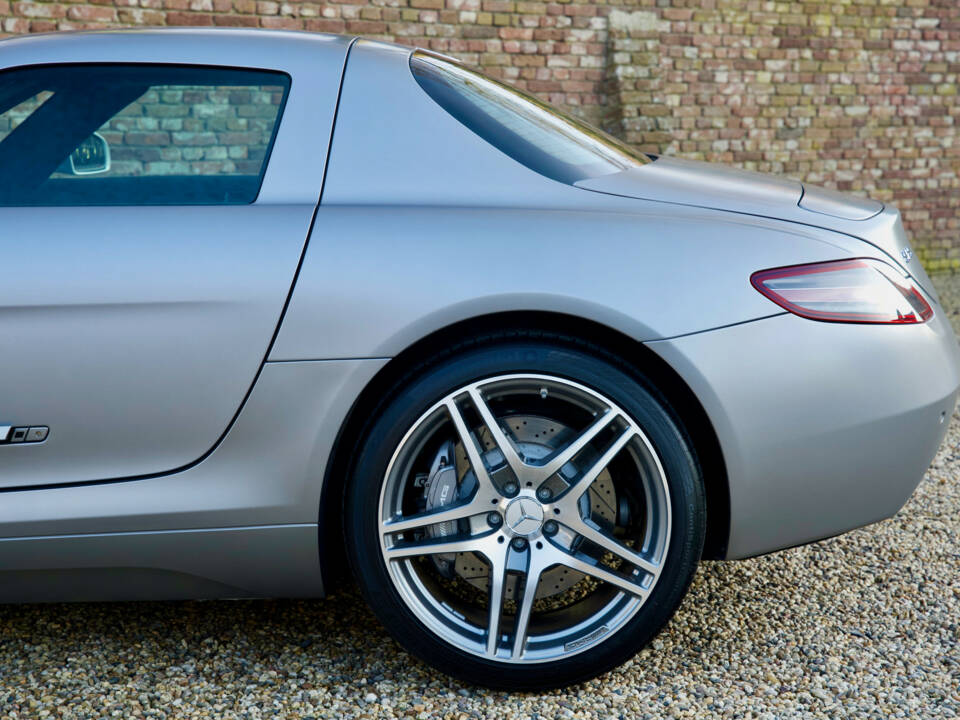 Imagen 37/50 de Mercedes-Benz SLS AMG (2011)