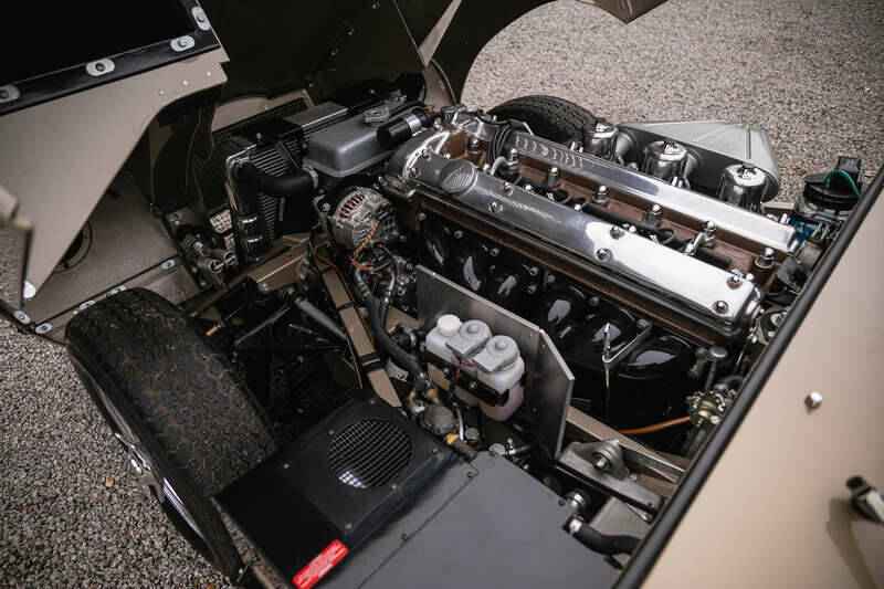 Immagine 3/50 di Jaguar E-Type 4.2 (1965)
