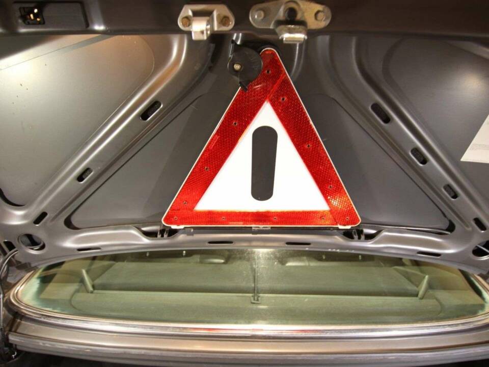 Image 28/30 of Mercedes-Benz 560 SEC (1988)