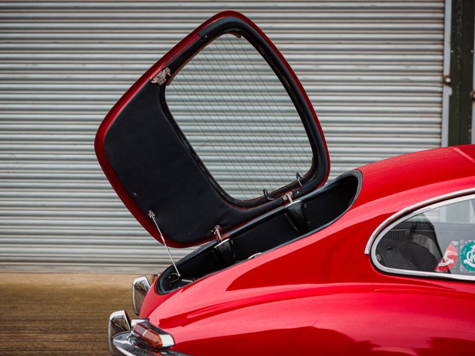 Image 38/46 of Jaguar E-Type (2+2) (1966)