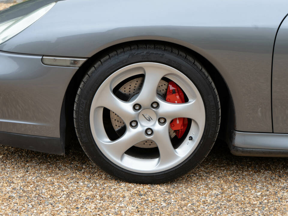 Image 16/50 of Porsche 911 Carrera 4S (2003)