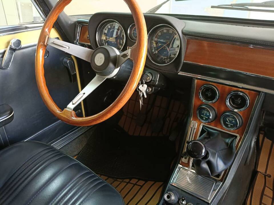 Image 14/26 de Alfa Romeo Giulia Nuova Super 1300 (1975)