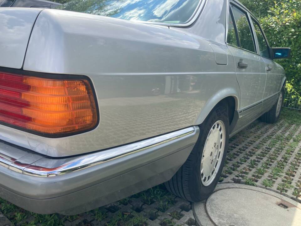 Image 32/43 of Mercedes-Benz 300 SE (1990)