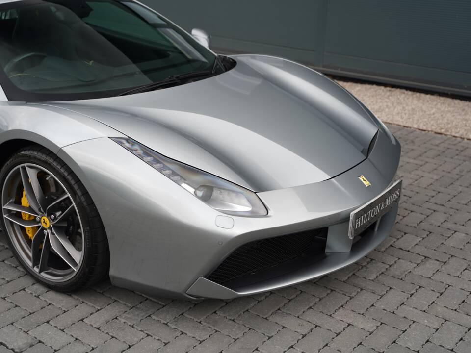 Image 27/50 of Ferrari 488 GTB (2017)