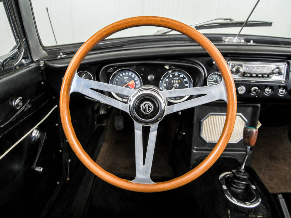 Image 8/50 de MG MGB (1967)