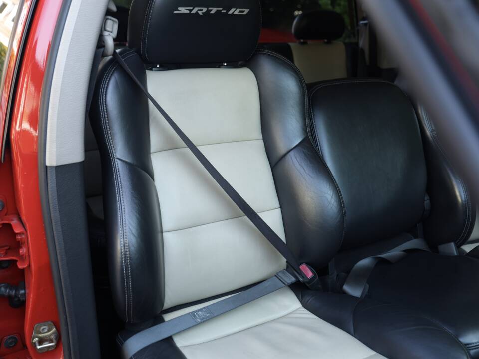 Image 66/82 of Dodge Ram SRT 10 (2005)