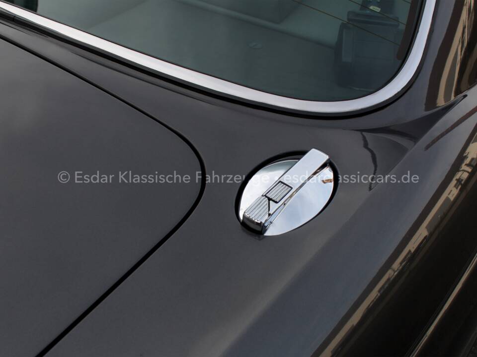 Immagine 42/46 di Jaguar XJ 12 (1986)