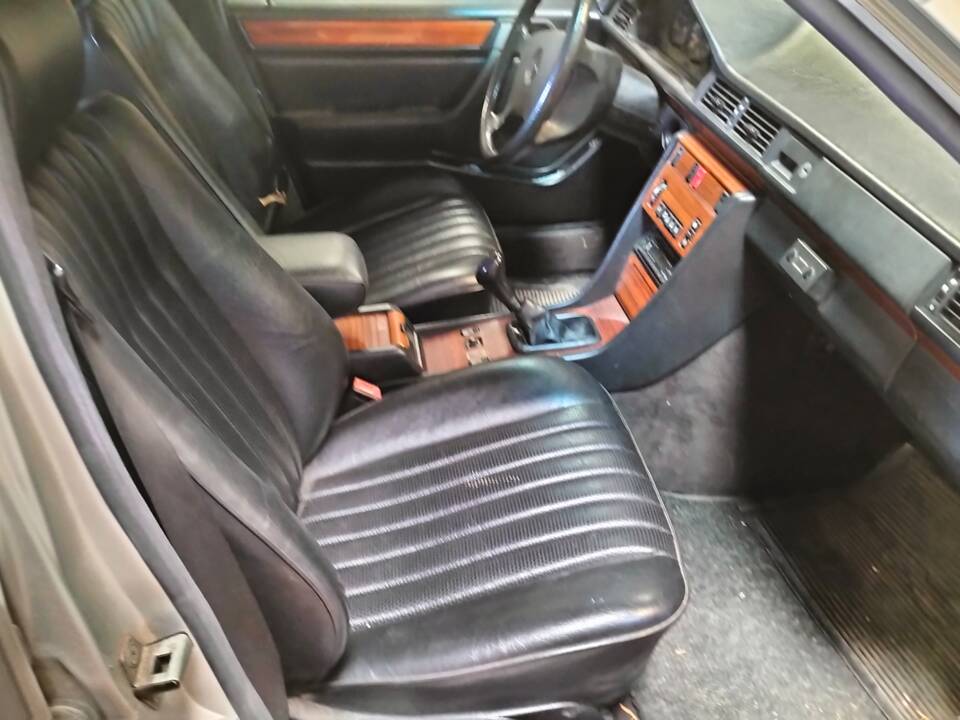 Immagine 4/4 di Mercedes-Benz 300 D (1991)