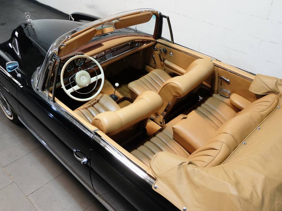 Bild 25/34 von Mercedes-Benz 220 SE b (1963)