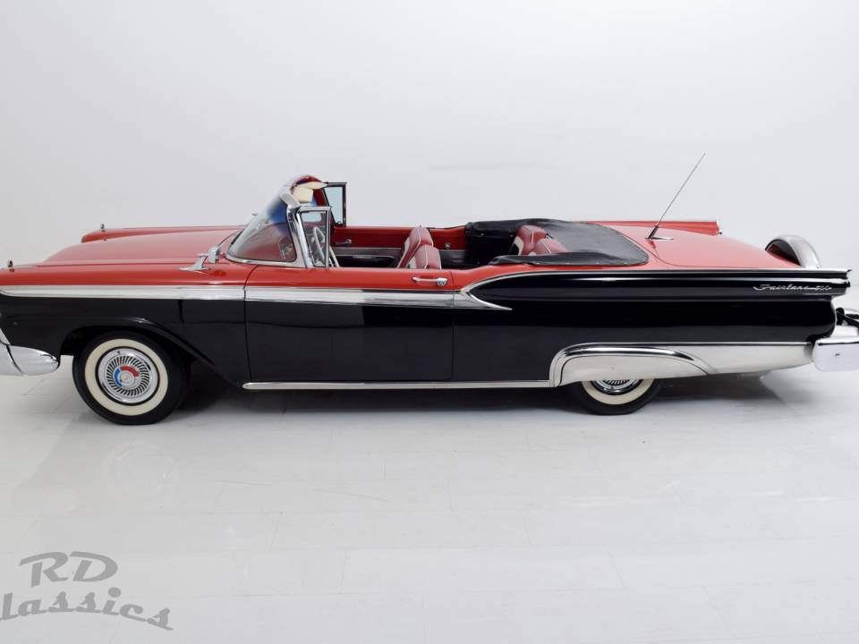 Image 4/32 de Ford Galaxie Sunliner (1959)