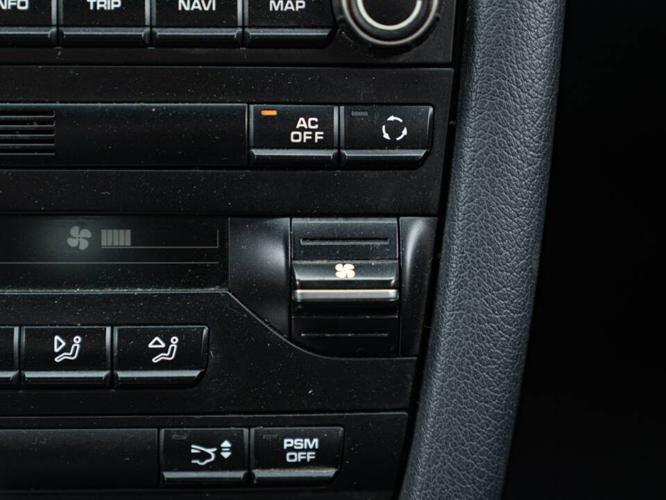Image 45/50 of Porsche 911 Carrera (2009)