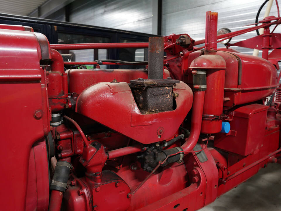 Image 9/27 of Farmall H (1945)