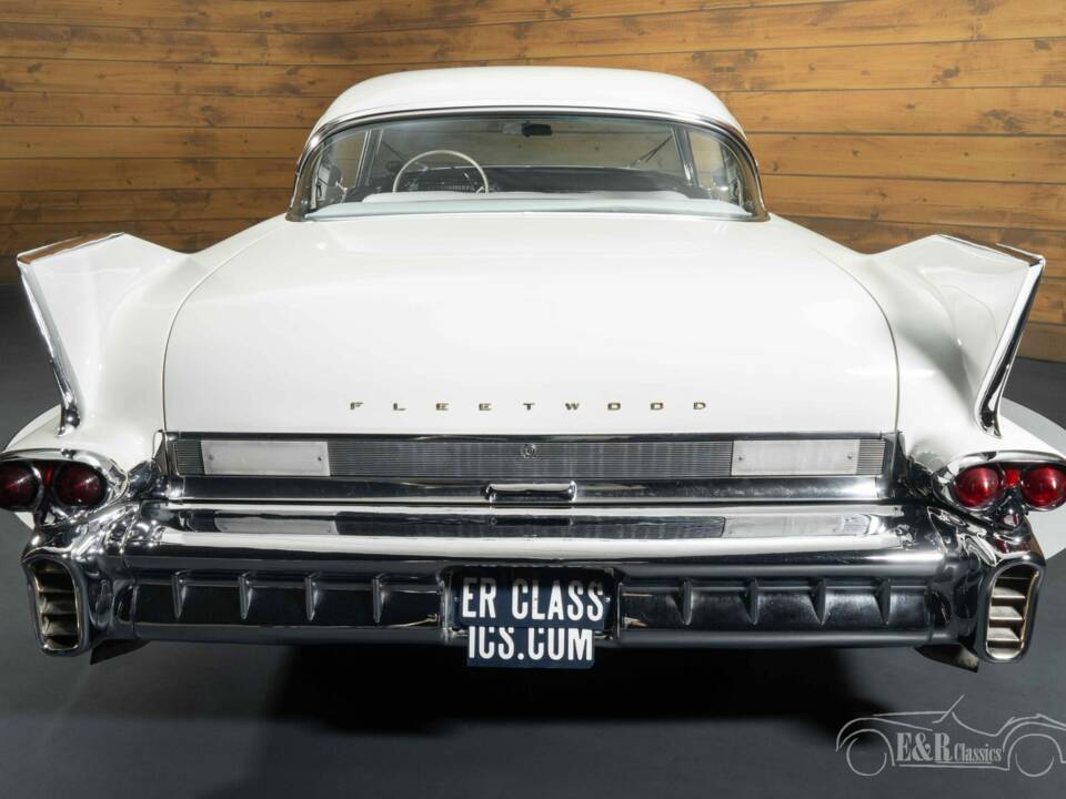 Image 4/5 of Cadillac 60 Special Fleetwood (1958)