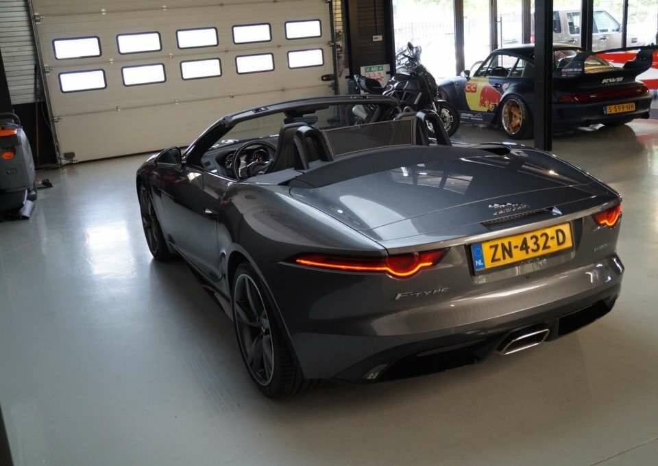 Image 45/50 of Jaguar F-Type (2019)