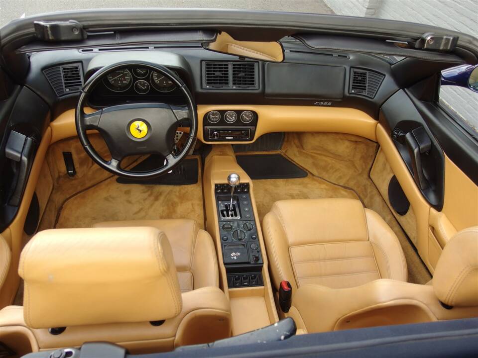 Afbeelding 21/100 van Ferrari F 355 Spider (1997)